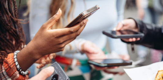 Desconéctate Para Reconectarte: Cómo las Pausas de las Redes Sociales Benefician Tu Mente
